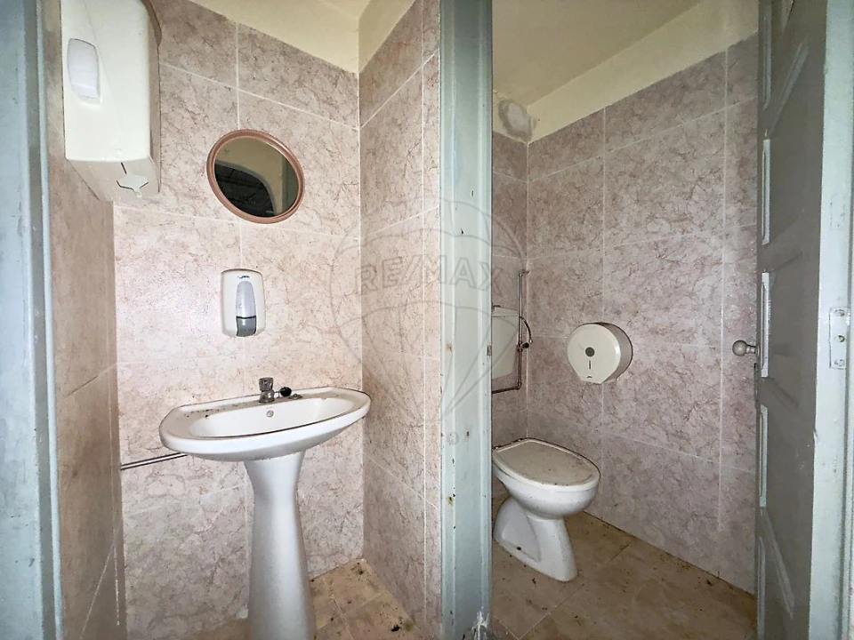 Armazém para Venda em Azueira e Sobral da Abelheira Foto 9