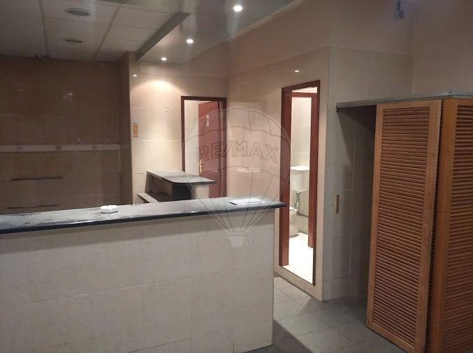 Loja para Arrendamento em São Mamede de Infesta e Senhora da Hora Foto 5