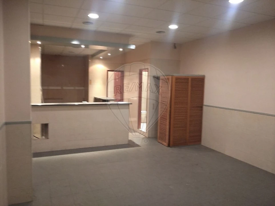 Loja para Arrendamento em São Mamede de Infesta e Senhora da Hora Foto 3