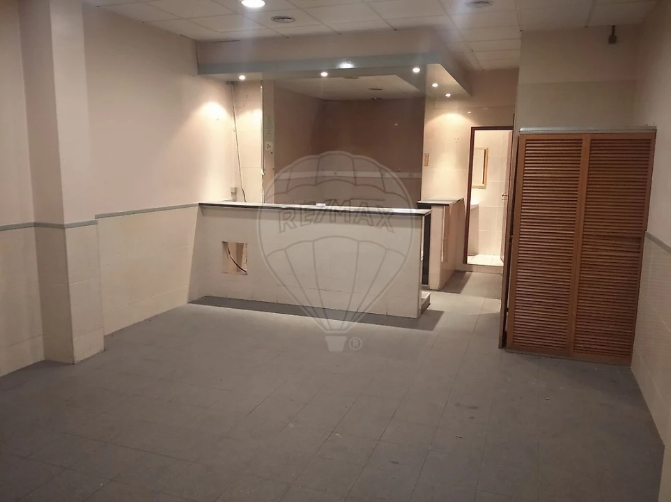 Loja para Arrendamento em São Mamede de Infesta e Senhora da Hora Foto 4