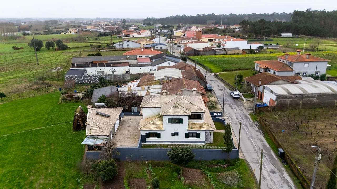 Moradia T4 para Venda em Oiã Foto 27