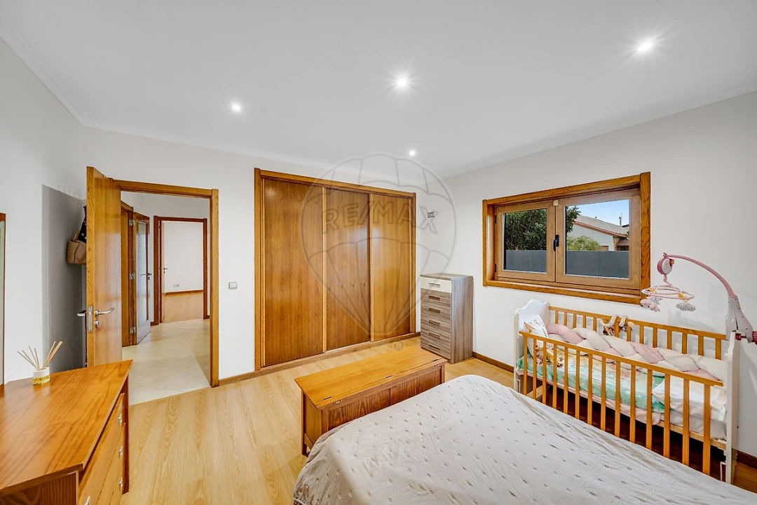 Moradia T4 para Venda em Oiã Foto 3