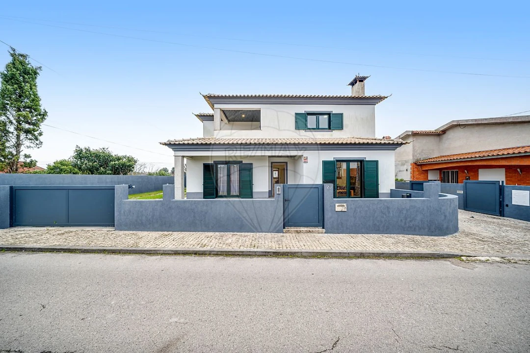 Moradia T4 para Venda em Oiã Foto 30