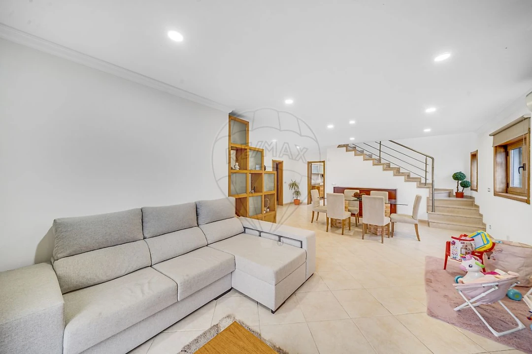 Moradia T4 para Venda em Oiã Foto 7