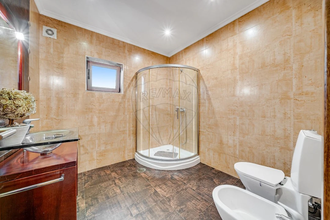 Moradia T4 para Venda em Oiã Foto 6