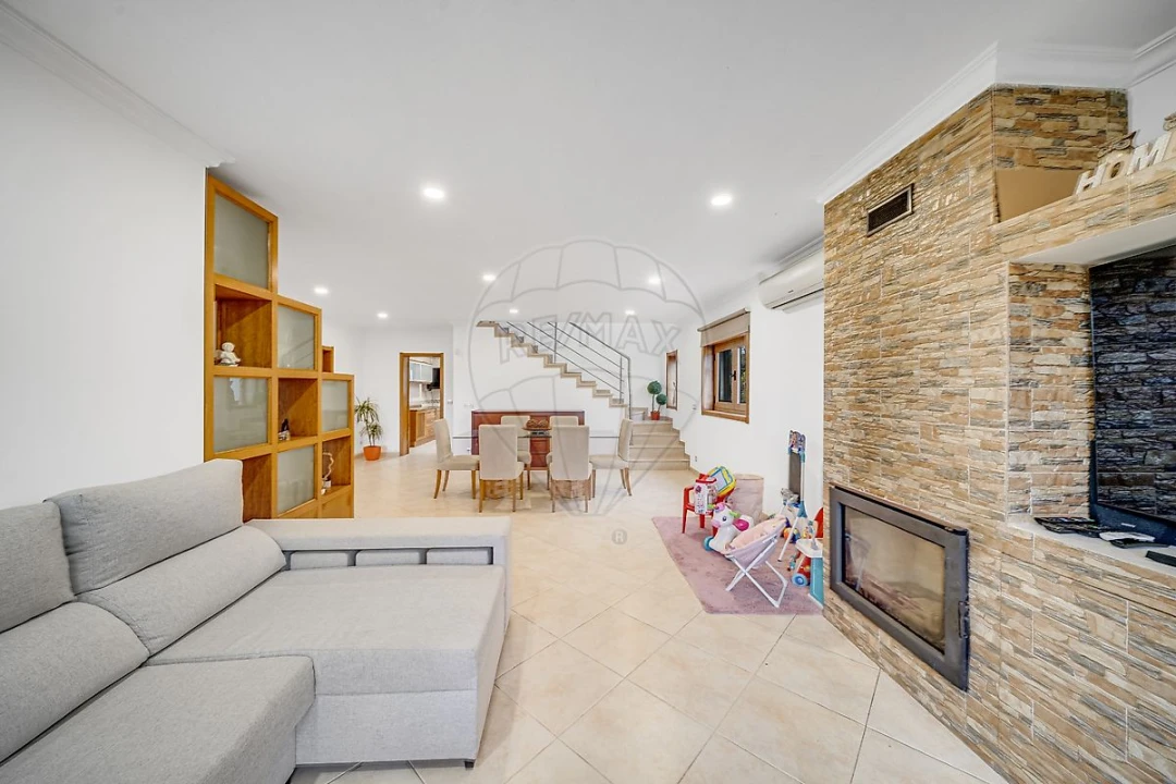 Moradia T4 para Venda em Oiã Foto 10