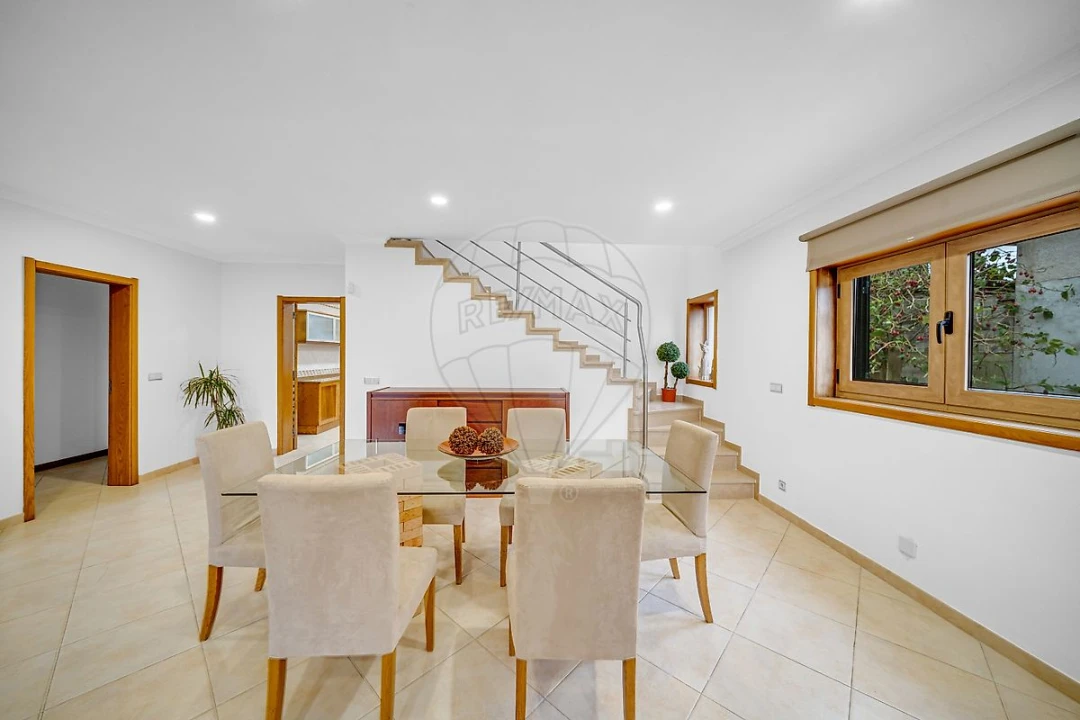 Moradia T4 para Venda em Oiã Foto 11