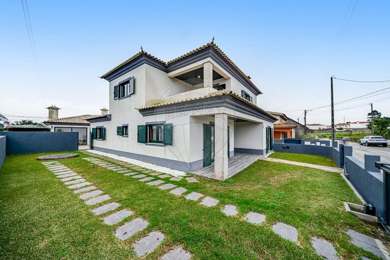 Moradia T4 para Venda em Oiã Foto 32