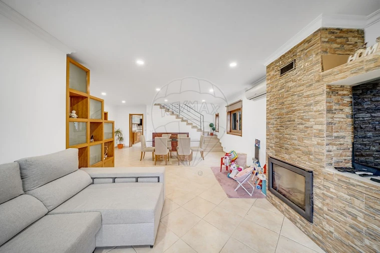 Moradia T4 para Venda em Oiã Foto 10