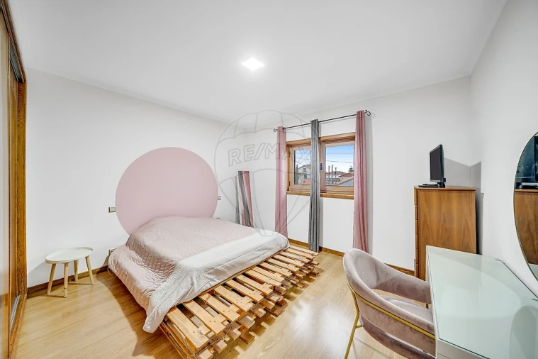 Moradia T4 para Venda em Oiã Foto 14