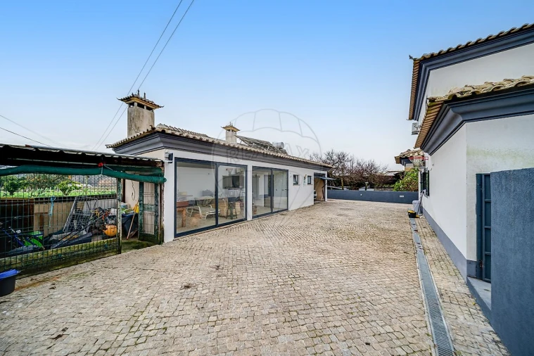 Moradia T4 para Venda em Oiã Foto 31