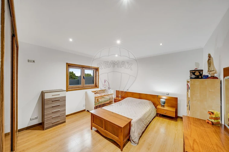 Moradia T4 para Venda em Oiã Foto 4