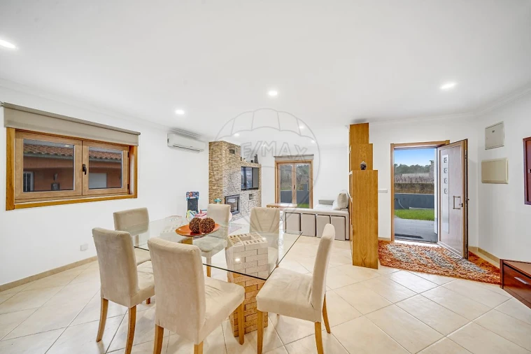 Moradia T4 para Venda em Oiã Foto 8