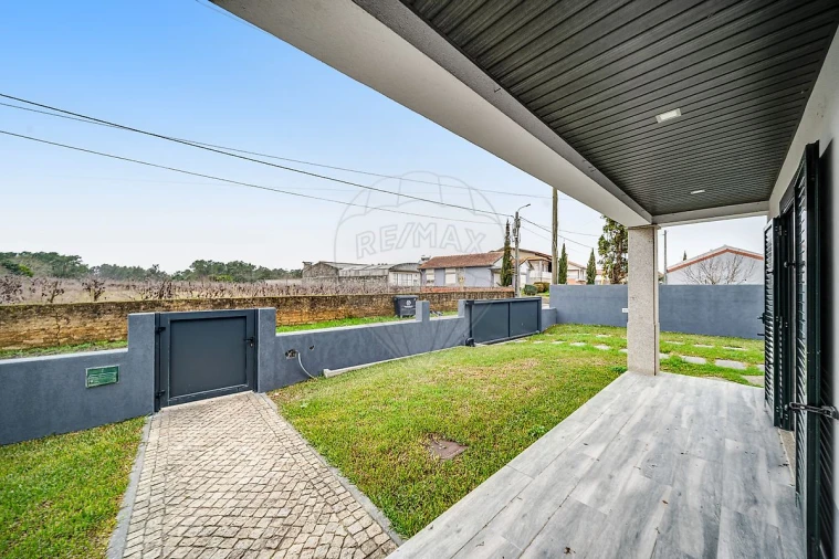 Moradia T4 para Venda em Oiã Foto 5