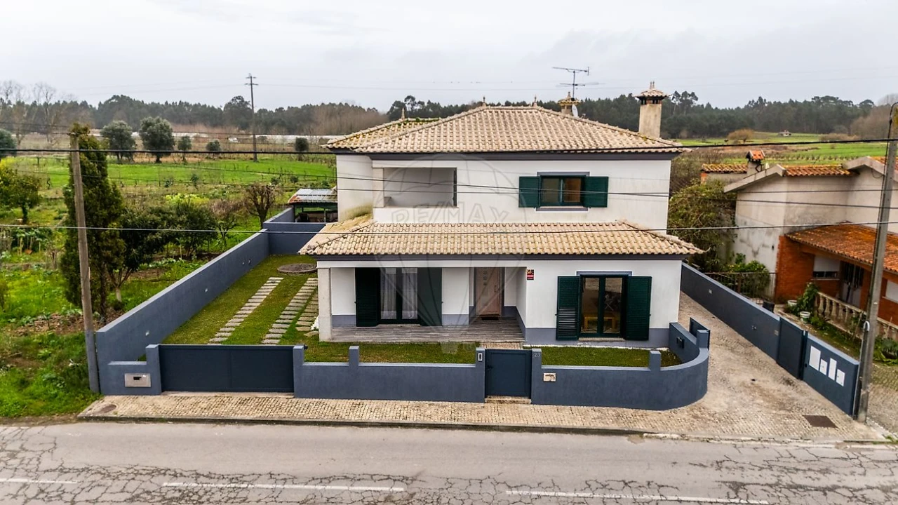 Moradia T4 para Venda em Oiã Foto 28