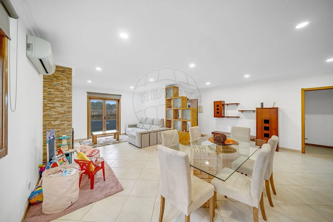 Moradia T4 para Venda em Oiã Foto 9