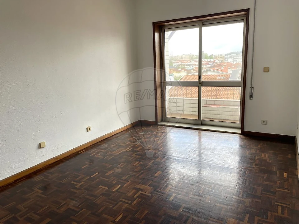 Apartamento T3 para Venda em Cidade da Maia Foto 2