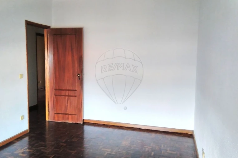 Apartamento T3 para Venda em Cidade da Maia Foto 3