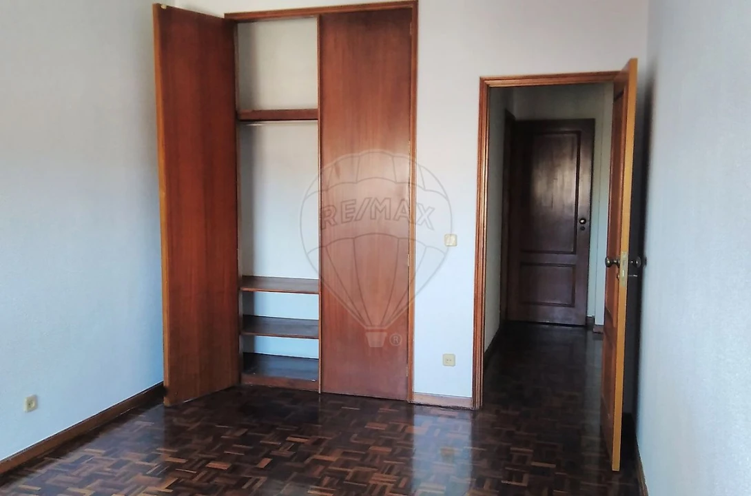 Apartamento T3 para Venda em Cidade da Maia Foto 4
