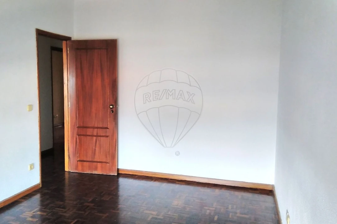 Apartamento T3 para Venda em Cidade da Maia Foto 3