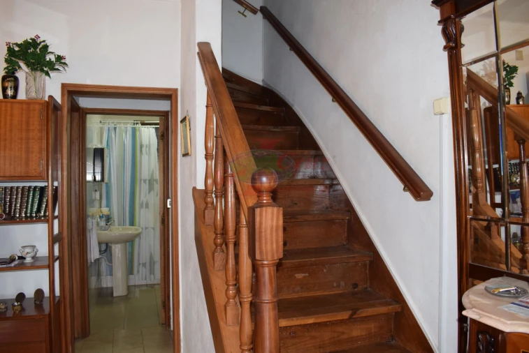 Moradia T3 para Venda em Santo Antonio dos Olivais Foto 6