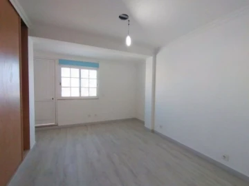 Moradia T4 para Venda em Carcavelos e Parede