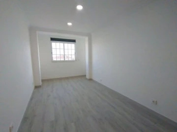 Moradia T4 para Venda em Carcavelos e Parede