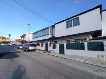Moradia T4 para Venda em Carcavelos e Parede