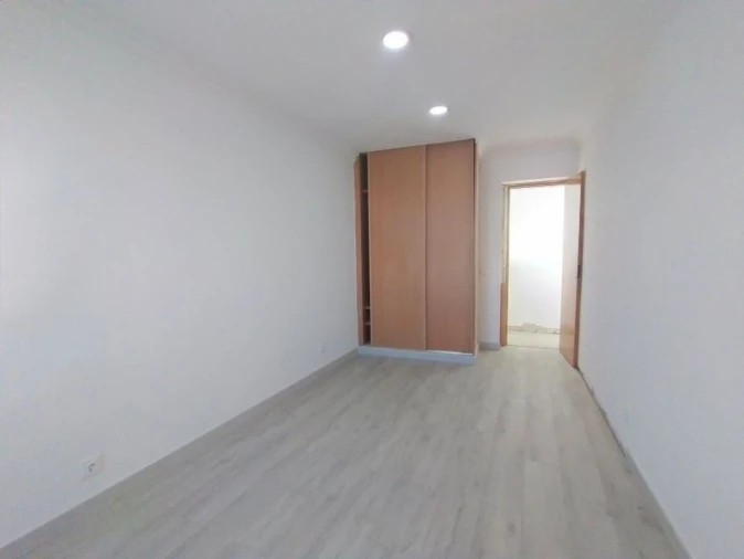 Moradia T4 para Venda em Carcavelos e Parede Foto 12