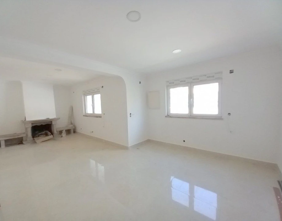 Moradia T6 para Venda em Amora Foto 3