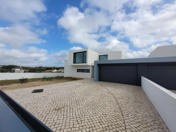 Moradia T4 para Venda em São João das Lampas e Terrugem