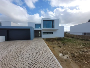 Moradia T4 para Venda em São João das Lampas e Terrugem