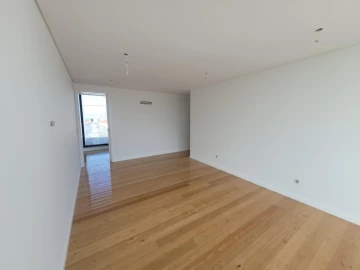Moradia T4 para Venda em São João das Lampas e Terrugem