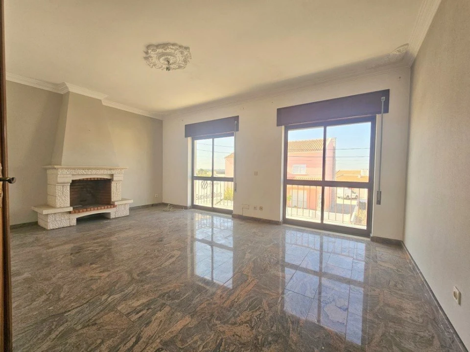 Apartamento T4 para Venda em Gaio-Rosário e Sarilhos Pequenos Foto 1