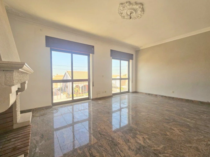 Apartamento T4 para Venda em Gaio-Rosário e Sarilhos Pequenos Foto 2