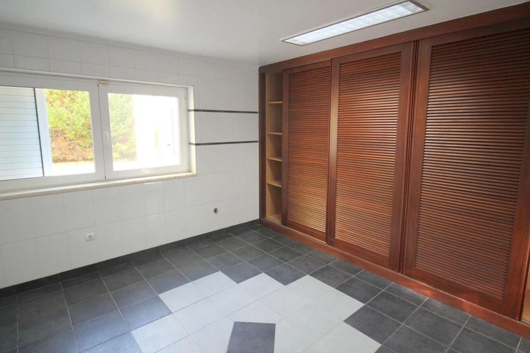 Moradia T6 para Venda em Queluz e Belas Foto 47