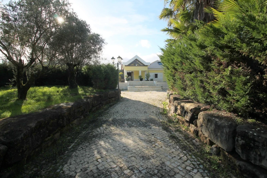 Moradia T6 para Venda em Queluz e Belas Foto 5