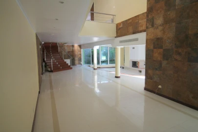 Moradia T6 para Venda em Queluz e Belas