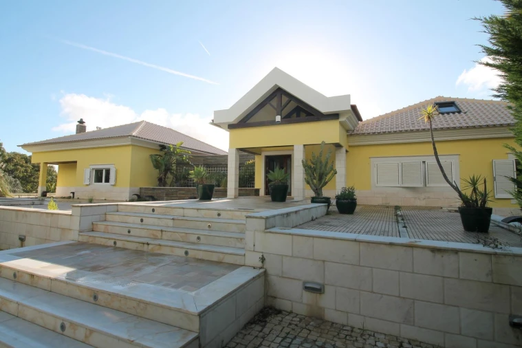 Moradia T6 para Venda em Queluz e Belas