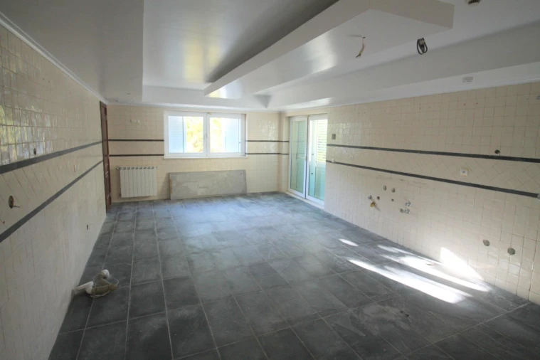 Moradia T6 para Venda em Queluz e Belas Foto 48