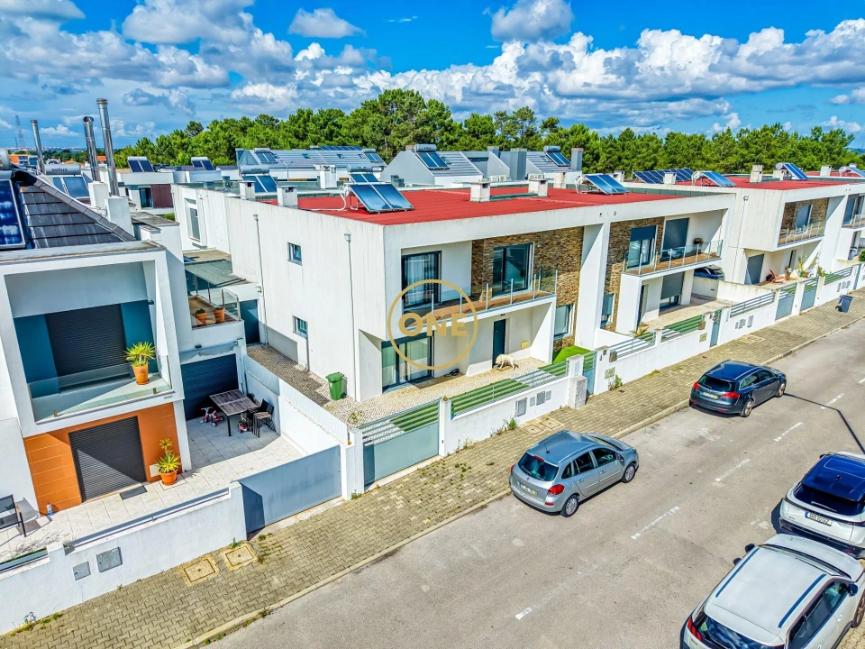 Moradia T4 para Venda em Fernao Ferro Foto 1