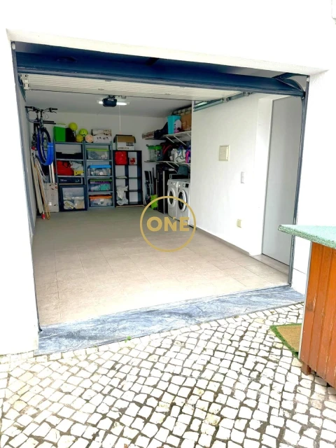 Moradia T4 para Venda em Fernao Ferro