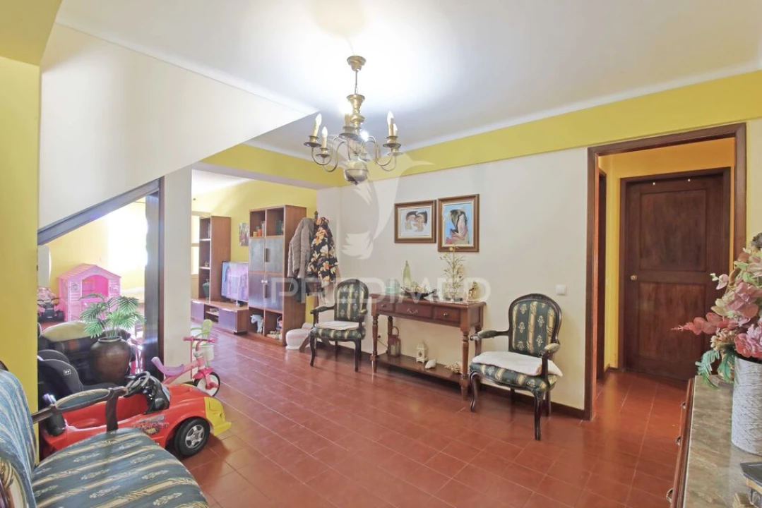 Moradia T4 para Venda em Angra (São Pedro) Foto 5