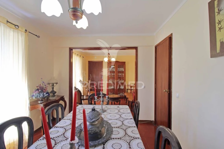 Moradia T4 para Venda em Angra (São Pedro) Foto 6