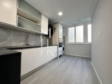 Apartamento T2 para Venda em Benfica