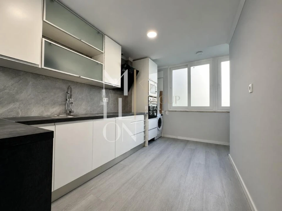 Apartamento T2 para Venda em Benfica Foto 1