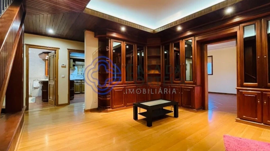 Moradia T5 para Venda em Pelariga