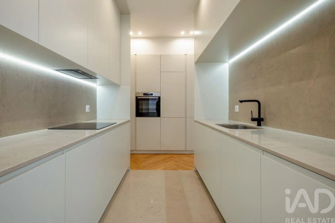 Apartamento T2 para Venda em Cedofeita, Santo Ildefonso, Sé, Miragaia, São Nicolau e Vitória Foto 4
