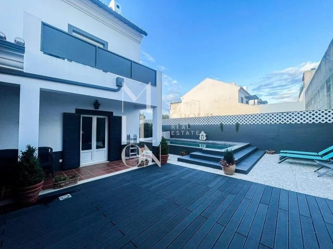 Moradia T4 para Venda em Santo Estêvão Foto 1