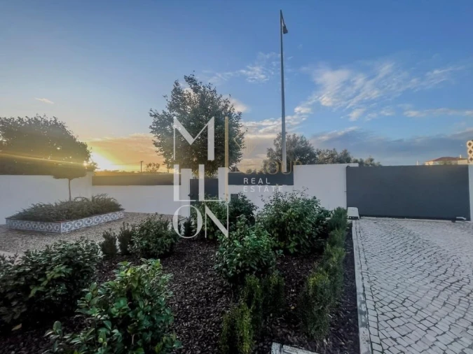 Moradia T4 para Venda em Santo Estêvão Foto 5